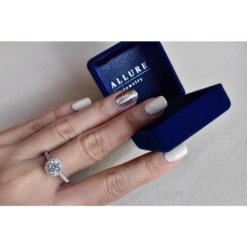 แหวนเงินแท้ 925 ฝังเพชร CZ Swiss diamond   พลอยล้อมบ่าข้าง Allure Jewelry [ Loma ] #AUR060