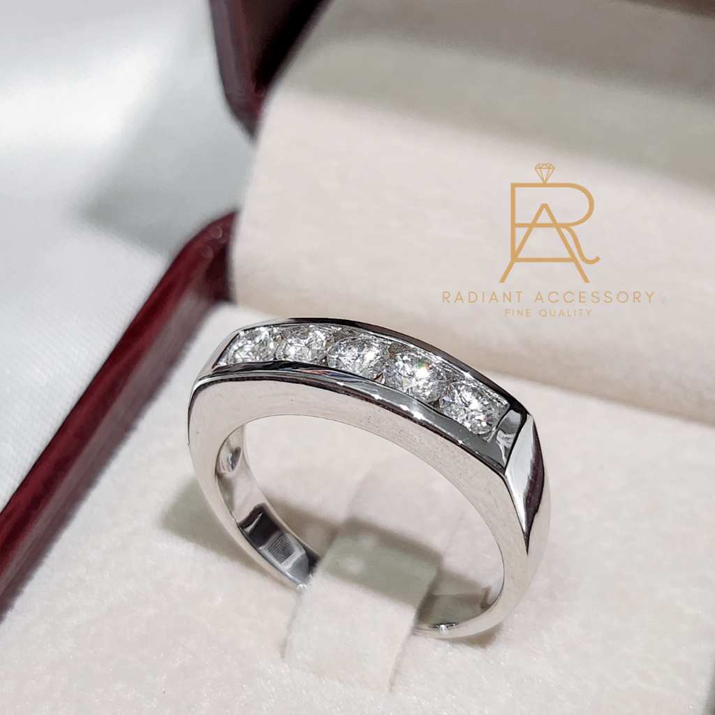 แหวนเงินแท้ แหวนแถว ชุบทองคำขาว ฝังเพชร Moissanite 5 เม็ด