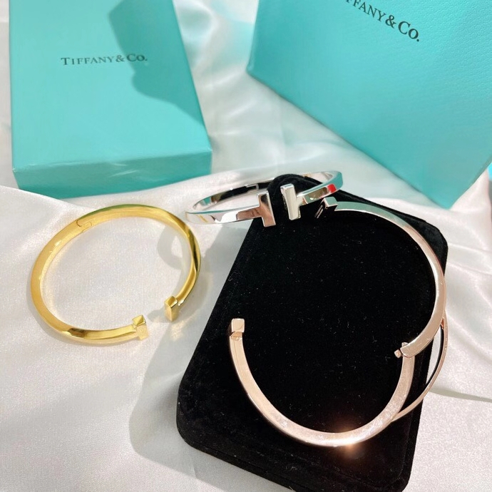 【 แบรนด์แฟชั่น 】ใหม่ T&CO. 2023 สร้อยข้อมือ แบบเปิดคู่ คุณภาพสูง