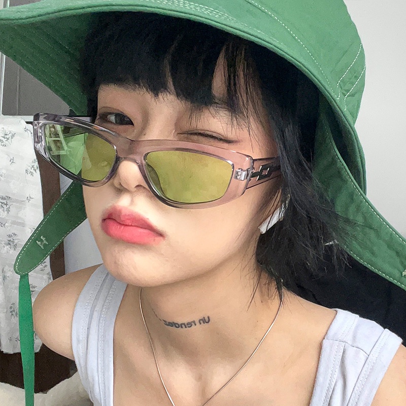 【ขายส่ง】COD (San9) แว่นตากันแดด ทรงสามเหลี่ยม สีเขียว สไตล์เรโทร สําหรับผู้หญิง 2023