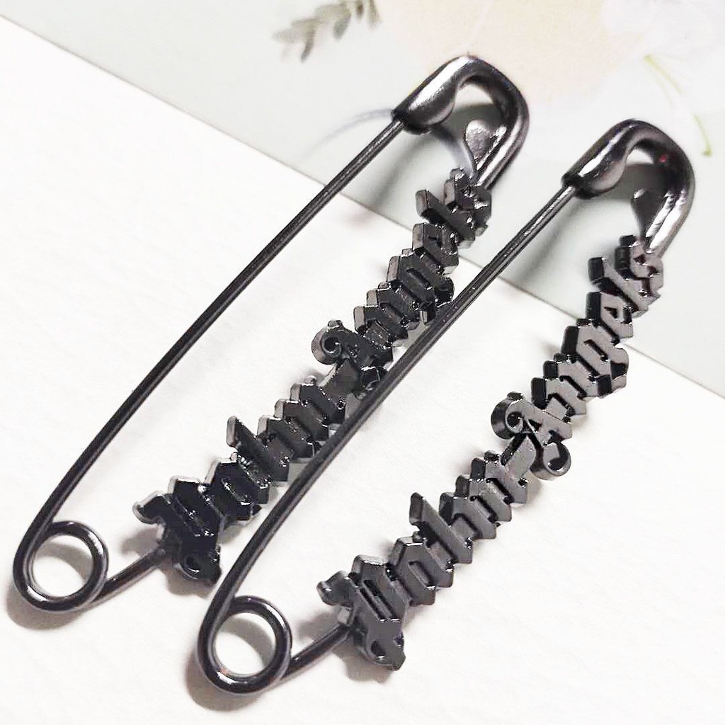 【ซื้อหนึ่งแถมหนึ่ง】เข็มกลัด ลายตัวอักษร สีดํา ขนาดใหญ่ เครื่องประดับแฟชั่น DIY