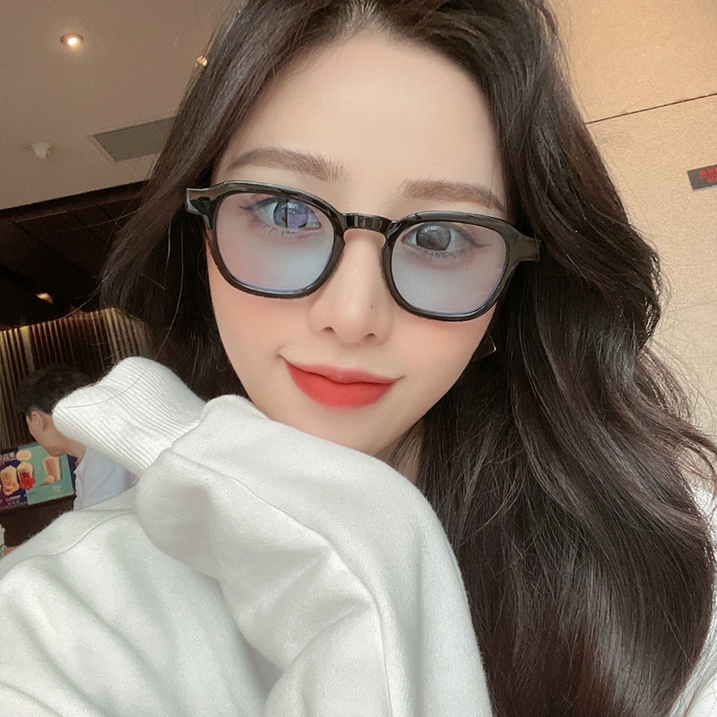 【พร้อมส่ง】แว่นตากันแดด ทรงสี่เหลี่ยม หลากสี สไตล์เรโทร แฟชั่นสําหรับผู้หญิง