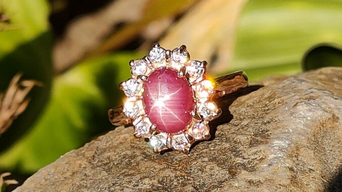 แหวนพลอยสตาร์ทับทิม(Natural Star Ruby) สีชมพูแดงสวยมาก จากบ่อประเทศโมซัมบิก เรือนเงินแท้ 92.5%ไซส์นิ้ว 53 หรือเบอร์ 6.5U แหวนพลอยสตาร์ทับทิม(Natural Star Ruby) สีชมพูแดงสวยมาก จากบ่อประเทศโมซัมบิก เรือนเงินแท้ 92.5%ไซส์นิ้ว 53 หรือเบอร์ 6.5U