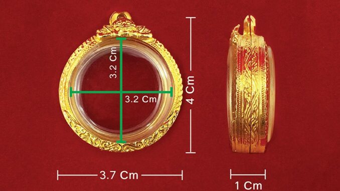 กรอบพระ กรอบจตุคามเล็ก กรอบพระตลับ ทองไมครอน ขนาดกรอบ 3.7 x 4 x 1 cm แถมฟรี!! ถุงกำมะหยี่ ห่วงใส่สร้อย และยางรองอัด