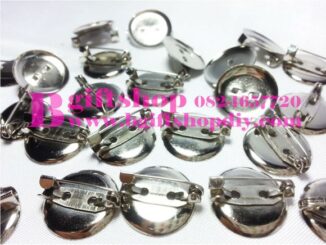เข็มกลัด​ มีฐานกลม 2ซม 100ชิ้น65บาท