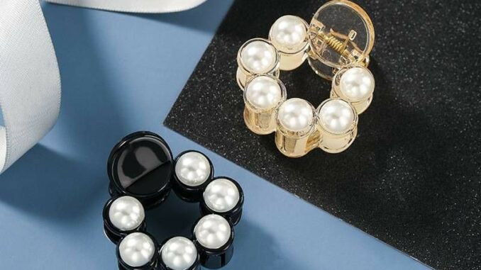 กิ๊บหนีบผมทรงกลมประดับมุกพร้อมส่ง 2 สี กิ๊บหนีบผมทรงกลมประดับมุกพร้อมส่ง 2 สี