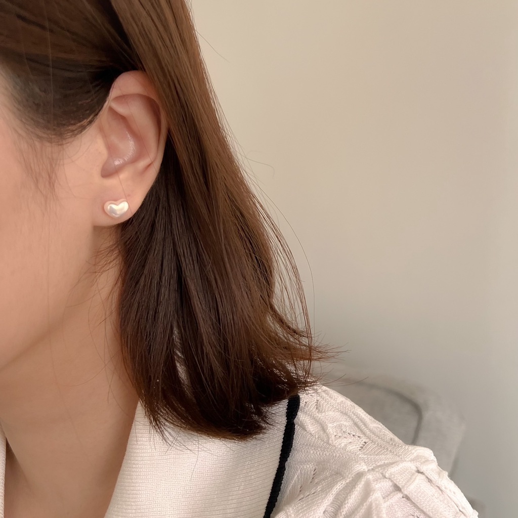 A.piece  ต่างหูเงินแท้ [all silver 925] Pearl heart stud earrings