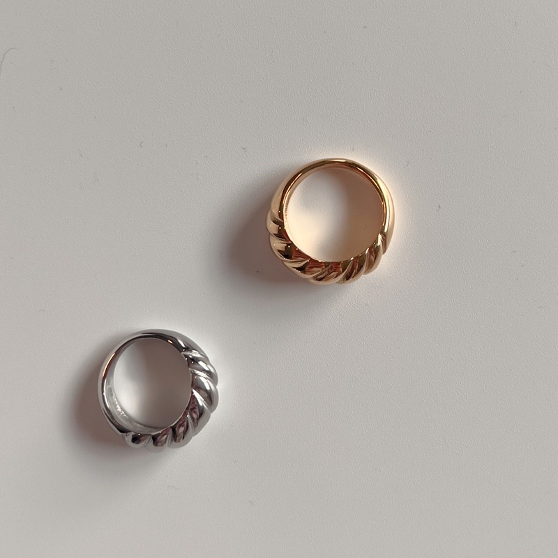 A.piece  แหวนแสตนเลส [stainless steel] pretzel ring