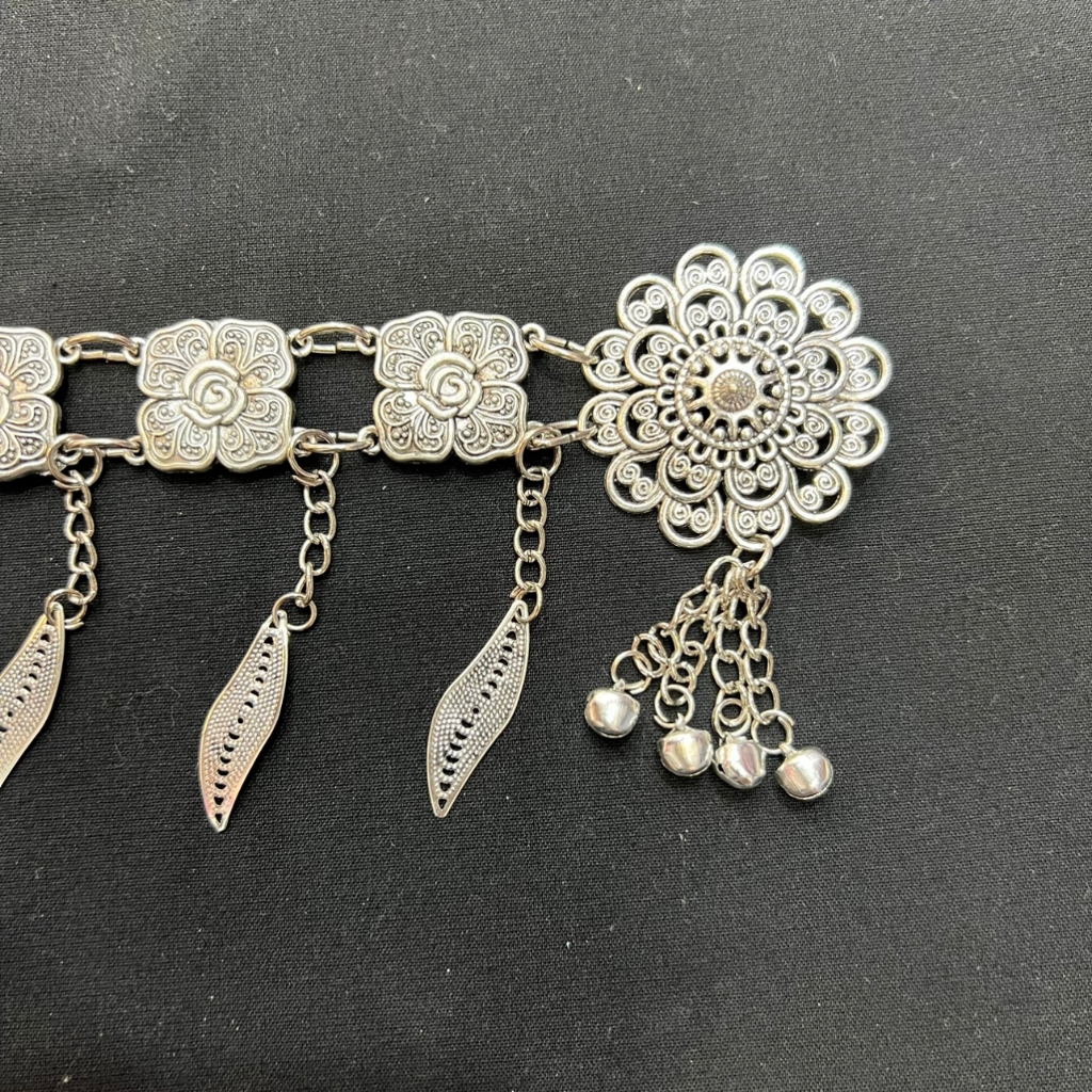 Accessories เข็มขัดเงินห้อยระย้าใบไม้ใส่กับชุดไทยลายดอกสวยๆ งานดี ทอง เงิน รมดํา