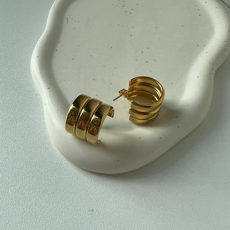 Adore- Claw hoop gold earring
