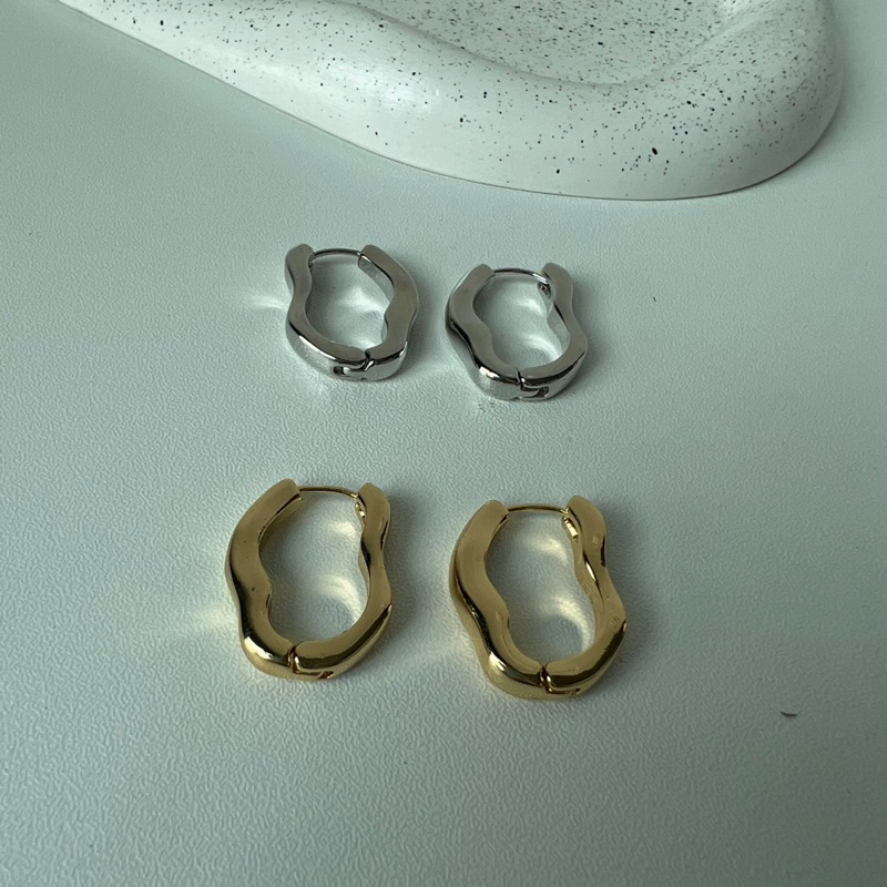 Adore- Minimal earring