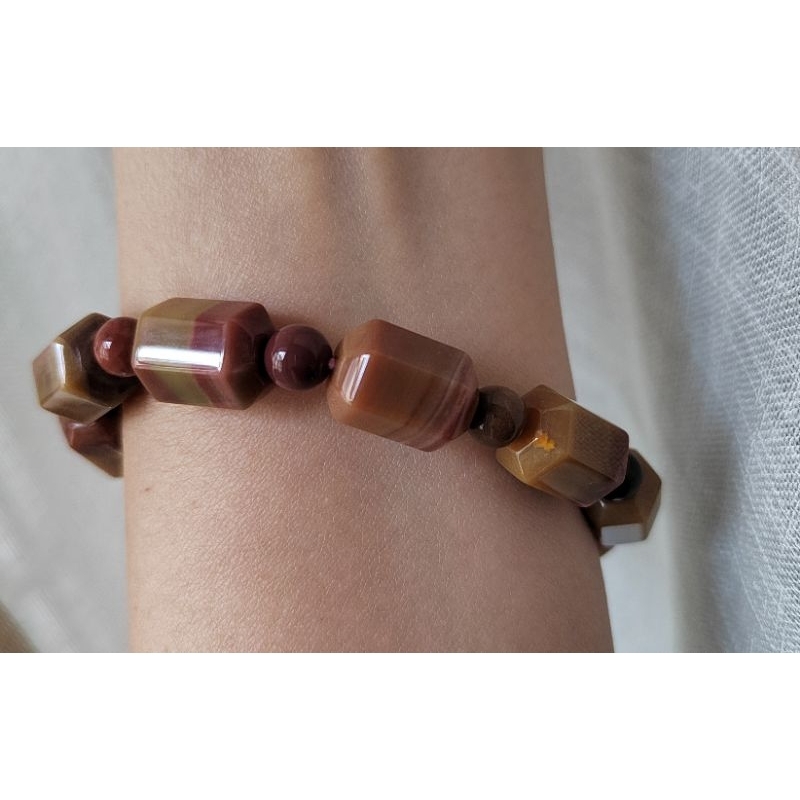 Alashan Agate (8 มม. ~ 12 มม. +) สร้อยข้อมือ