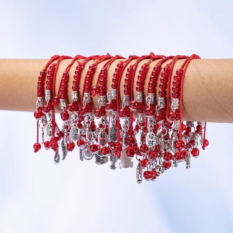 EnJoy  พร้อมส่ง (Bangle) กำไลข้อเท้าลูกปัดสีแดง ร้อยเชือกแดง ดีเทลร้อยรูปสัตว์โชคดี