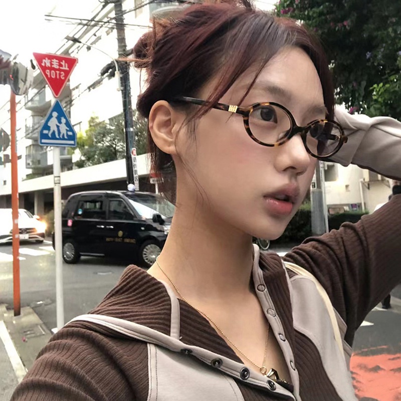 (HENGHA) แว่นตาแฟชั่นย้อนยุค เสือดาว วงรี แว่นตาผู้หญิง แฟชั่นเกาหลี กรอบเล็ก แว่นตารังสี