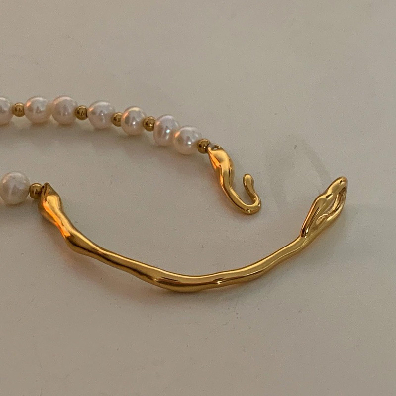 HER OBJECTIVE_HER BOLDY HALF PEARL CUFF