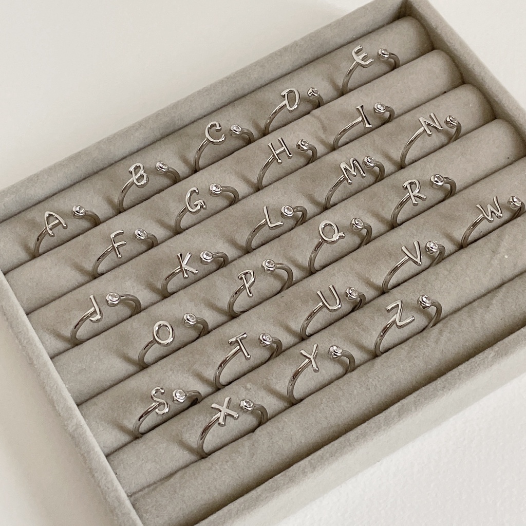 Hadesories Silver Alphabet Ring แหวนตัวอักษรสีเงิน