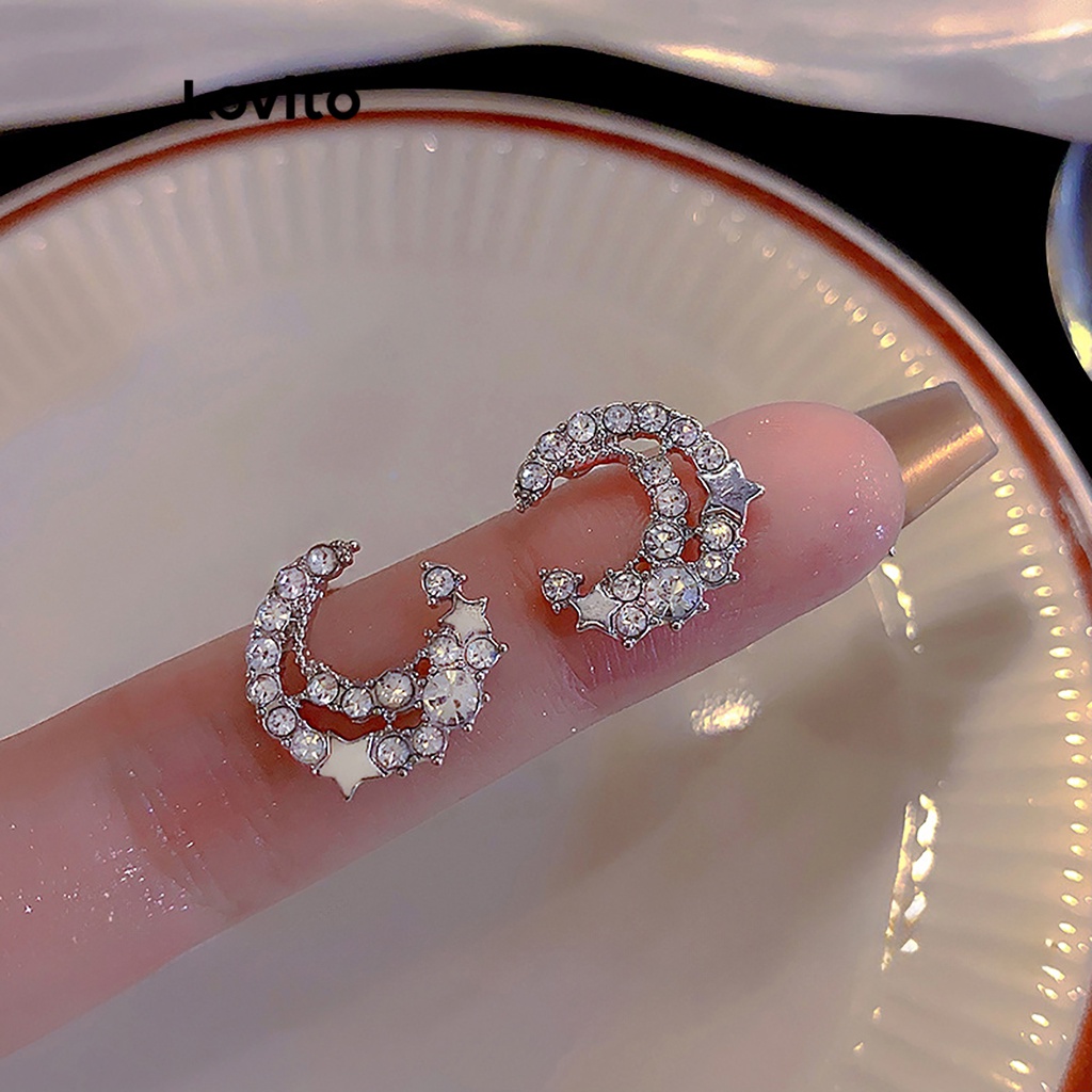 Lovito ต่างหูผู้หญิง พลอยเทียม รูปพระจันทร์ สไตลลำลอง LNA28234 (สีเงิน)