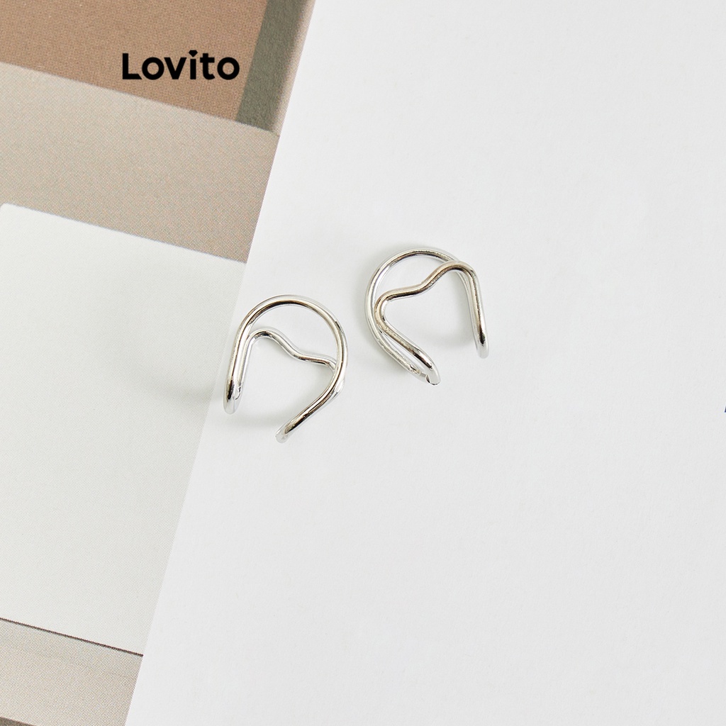 Lovito ต่างหูผู้หญิง รูปหัวใจ สีพื้น สไตล์ลำลอง L63AD019 (สีเงิน)