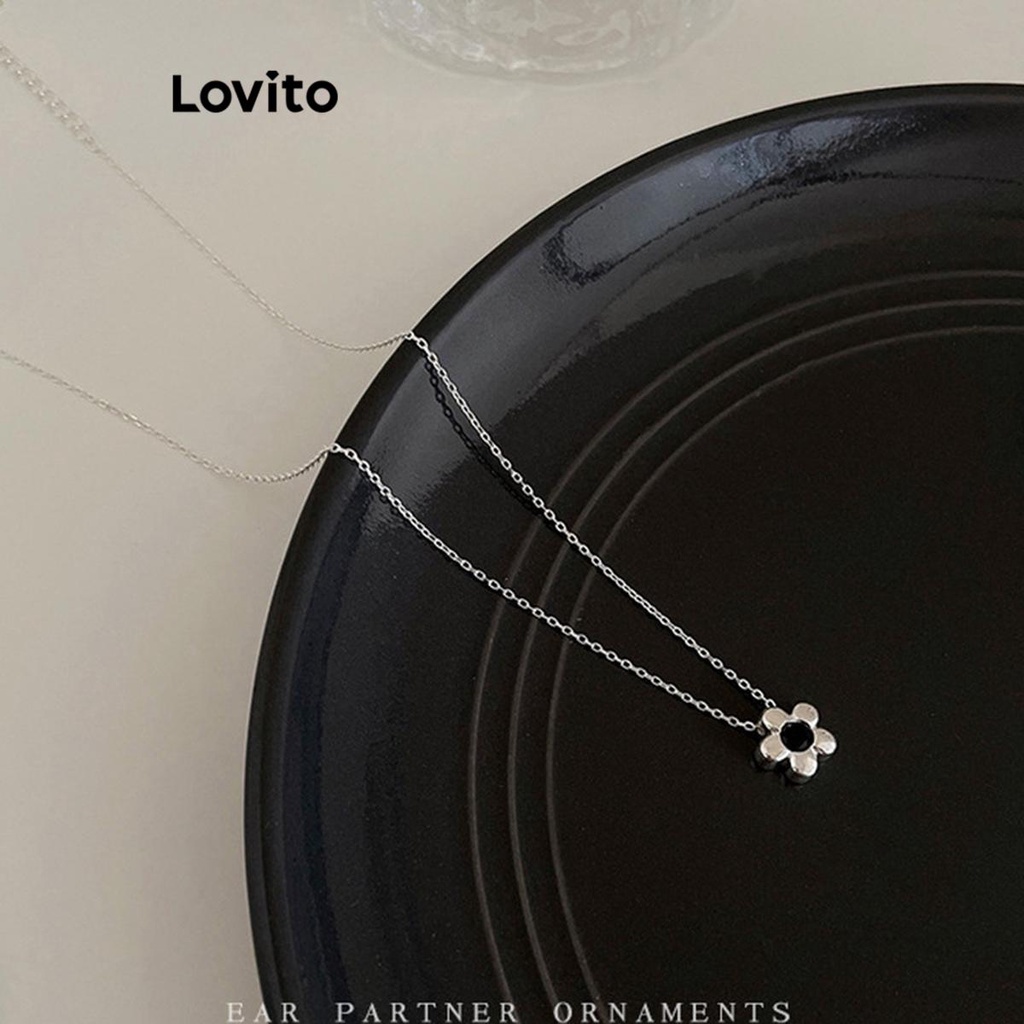 Lovito สร้อยคอผู้หญิง สายโซ่ บล็อกสี จี้รูปดอกไม้ สไตล์ลำลอง LFA08351 (สีเงิน)