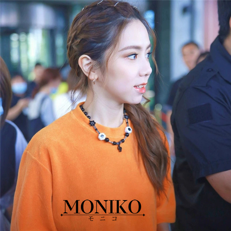 MONIKO สร้อยคอสแตนเลสจี้รูปหน้ายิ้มสไตล์ฮิปฮอป สีดํา