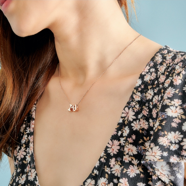 MSCHOO : จี้ A - Z พร้อมสร้อย ( Rose gold )