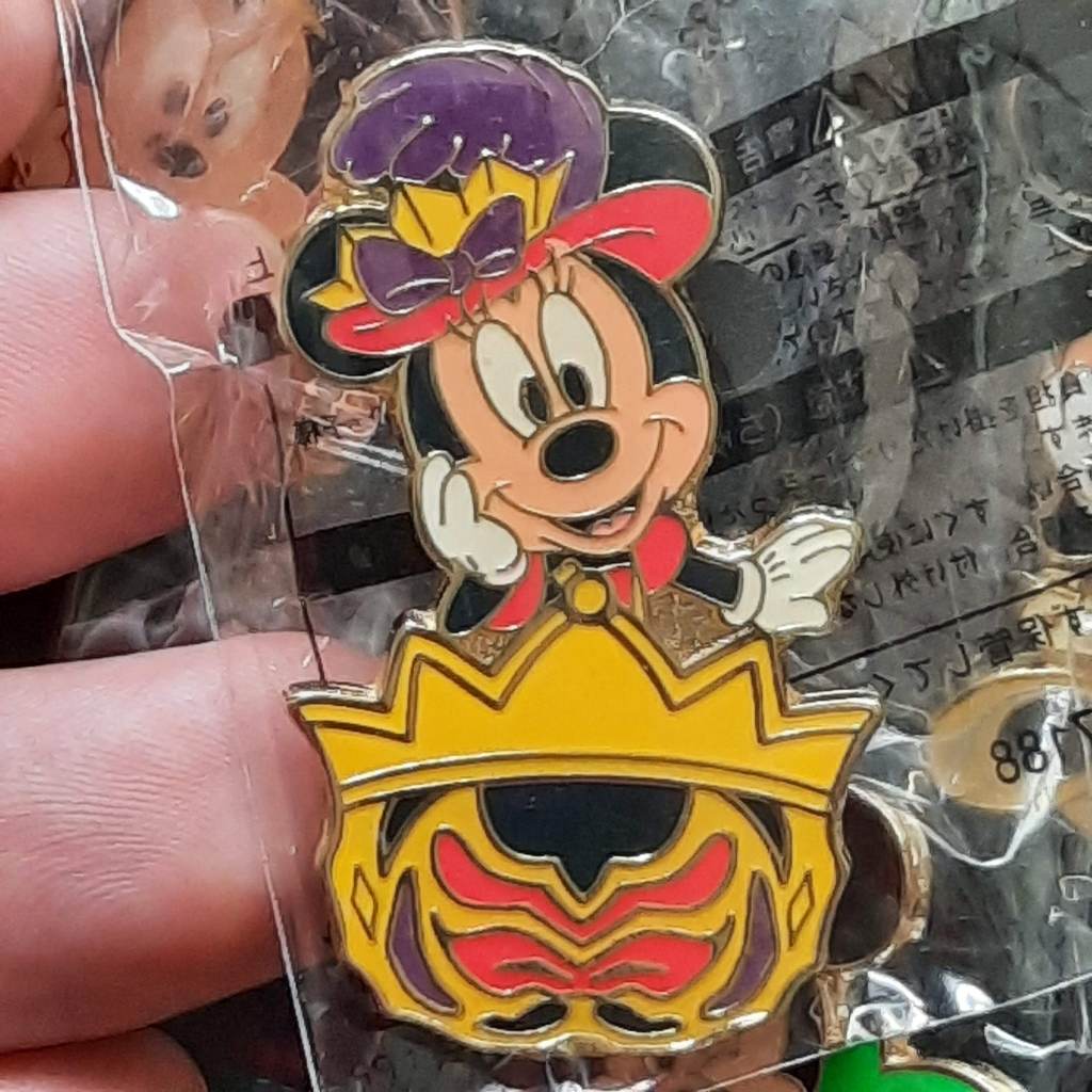 Mickey & Minnie Disney Pin Collecting  เข็มกลัด ดีสนีย์ มิกกี้ แอนด์ มินนี่ ของที่ละลึกจาก Tokyo Disneyland