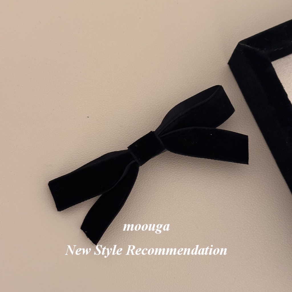 Moouga กิ๊บติดผม ผ้ากํามะหยี่ เนื้อแมตต์ สีแดง ประดับโบว์ด้านข้าง สีดํา สําหรับเด็กผู้หญิง