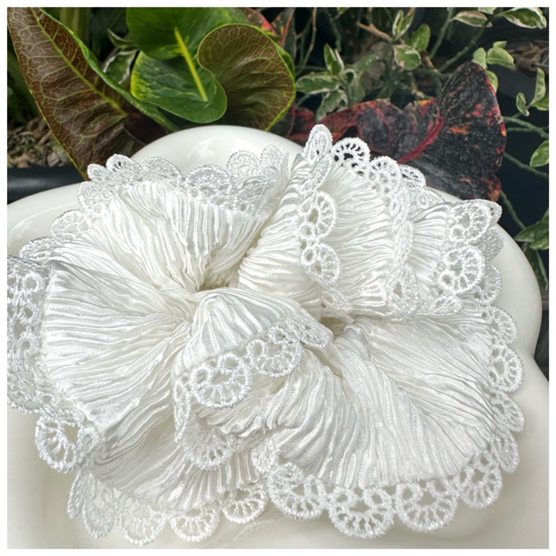 New arrival   ยางรัดผม A one สีขาว ผ้าพลีทอัดจีบ ลูกคุณมาก