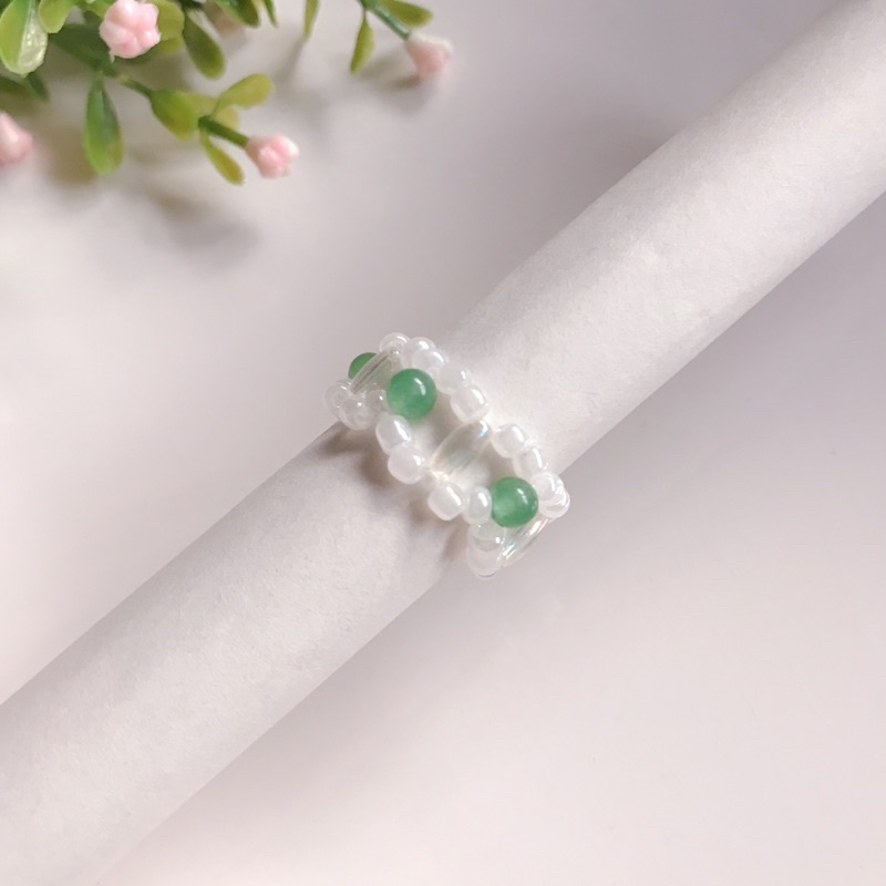Pantheadesign  แหวนลูกปัดหินแท้ โทนสีเขียว แหวนดอกไม้ แหวนแฮนด์เมด  ✨
