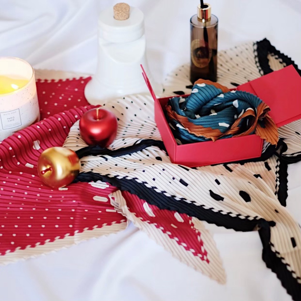 Plume.bkk รุ่น Chubby Dots Scarf ผ้าพันคอ