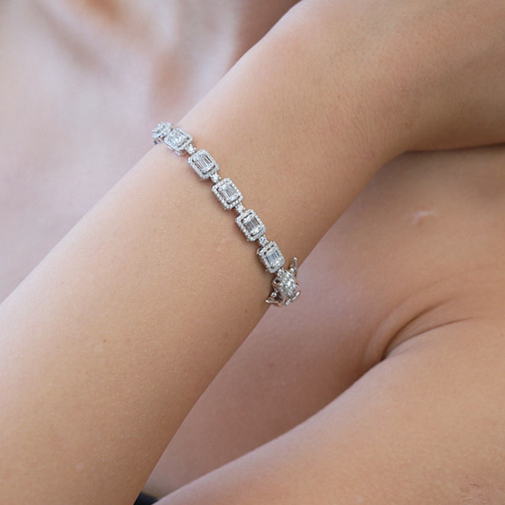 SWAN - Halo Emerald Dot Bracelet สร้อยข้อมือเงินแท้ ฝังเพชร cubic zirconia คิวบิกเซอร์โคเนีย ทรงบาเก็ต