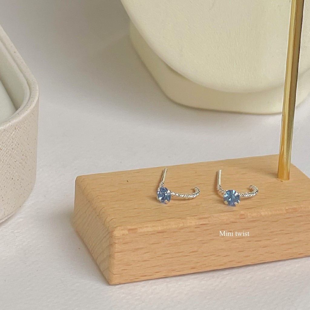 SissyJewelry // ต่างหูเงินแท้ พลอย Swarovski Light Sapphire collection