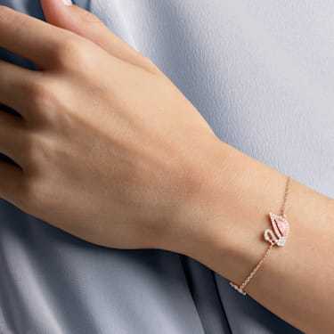 Swarovski สร้อยข้อมือ Dazzling Swan ตัวปิดแบบแม่เหล็ก หงส์ ชมพู เคลือบโทนสีโรสโกลด์ ของแท้ 100%