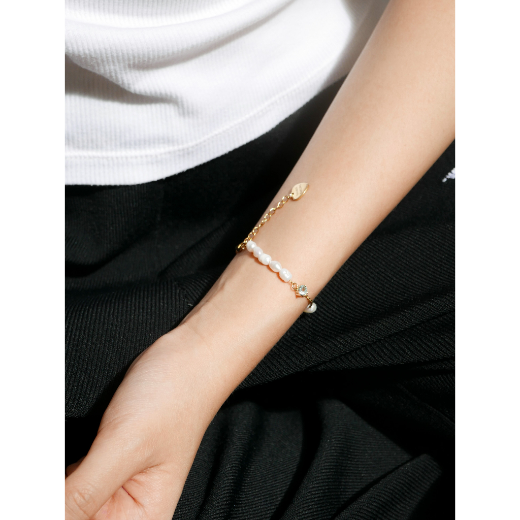 Valleydarley - สร้อยข้อมือ love you to the moon and back bracelet