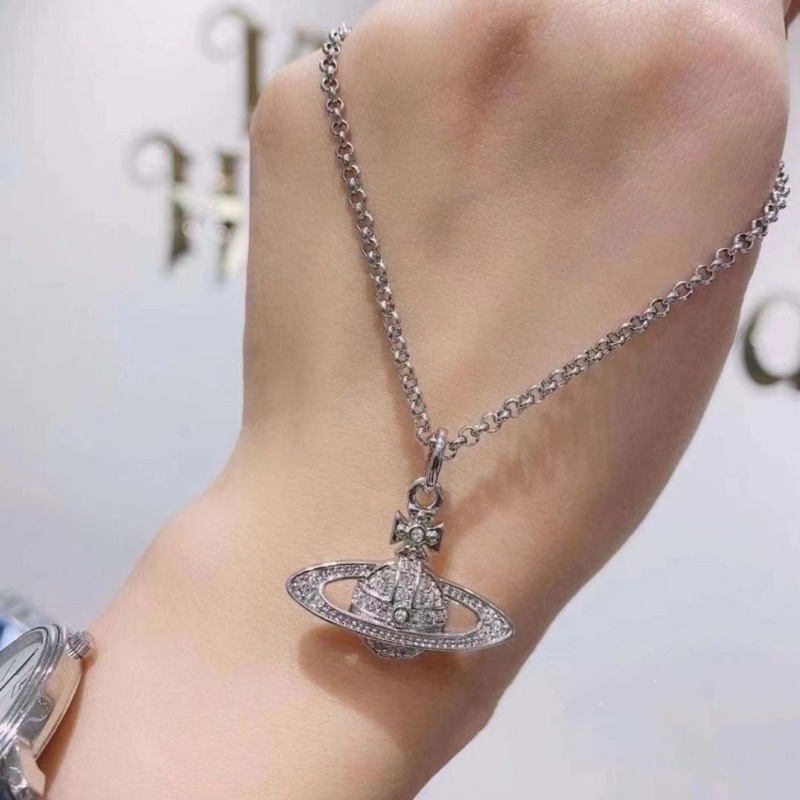 Vivienne Westwood สร้อยคอโซ่ จี้ดาวเสาร์ ดาวเคราะห์ คลาสสิก วางซ้อนกันได้ สําหรับผู้หญิง