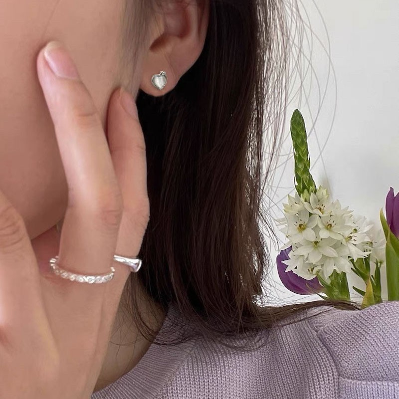(กรอกโค้ด YAQ6E ลด 60.-) earika.earrings - smoke white heart planet & pal set เซ็ตต่างหูก้านเงินแท้ คนแพ้ง่ายใส่ได้