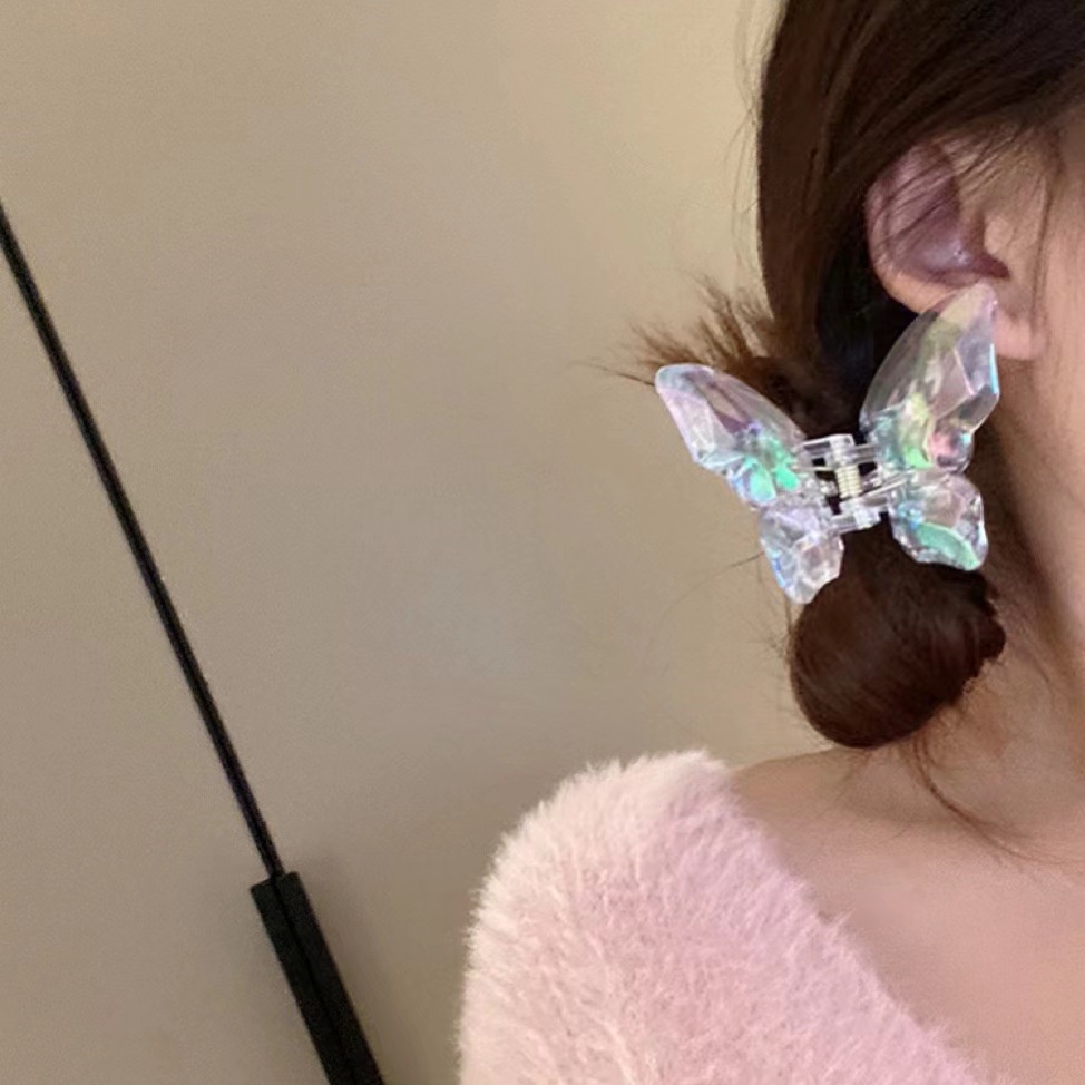 กิ๊บติดผมอะคริลิคใส รูปผีเสื้อ ประดับคริสตัล หรูหรา สําหรับผู้หญิง