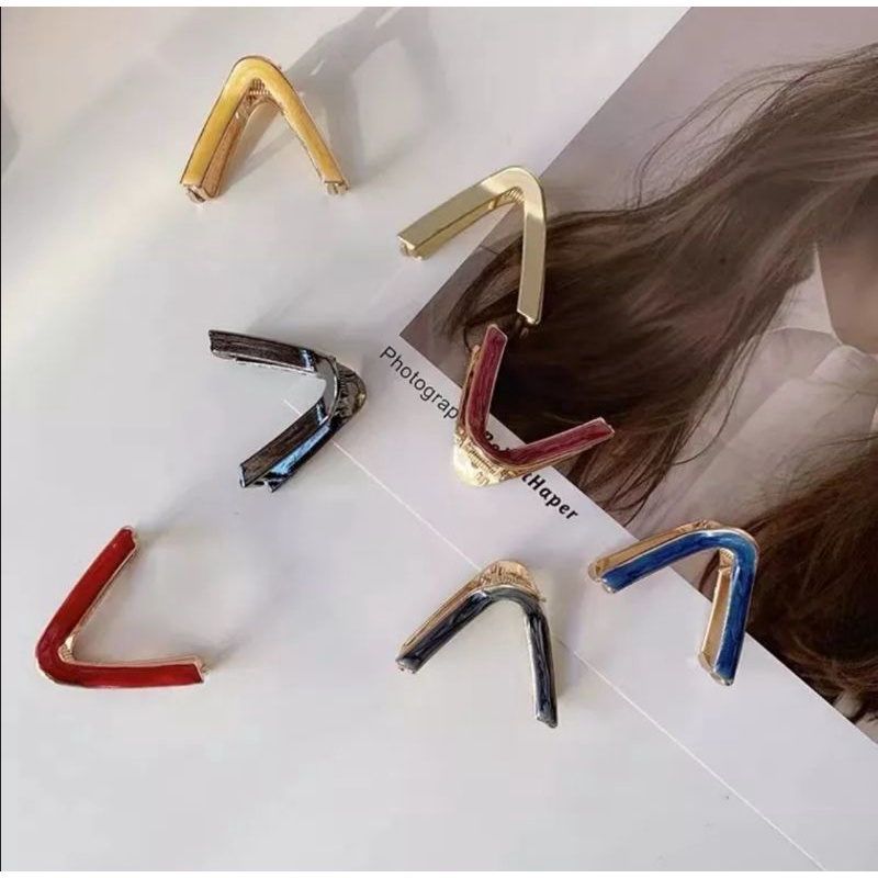 กิ๊ปหนีบผมแฟชั่น​  กิ๊บเก็บผม3เหลี่ยม จัดระเบียบผม  ดูดี  มีราคา เรียบๆง่ายๆแต่หรูหรา