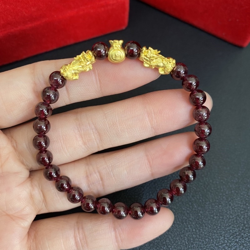ข้อมือโกเมน พร้อมปี่เซียะคู่ถุงทอง ทองคำแท้ 99.9 น้ำหนัก 0.5-0.55 กรัม
