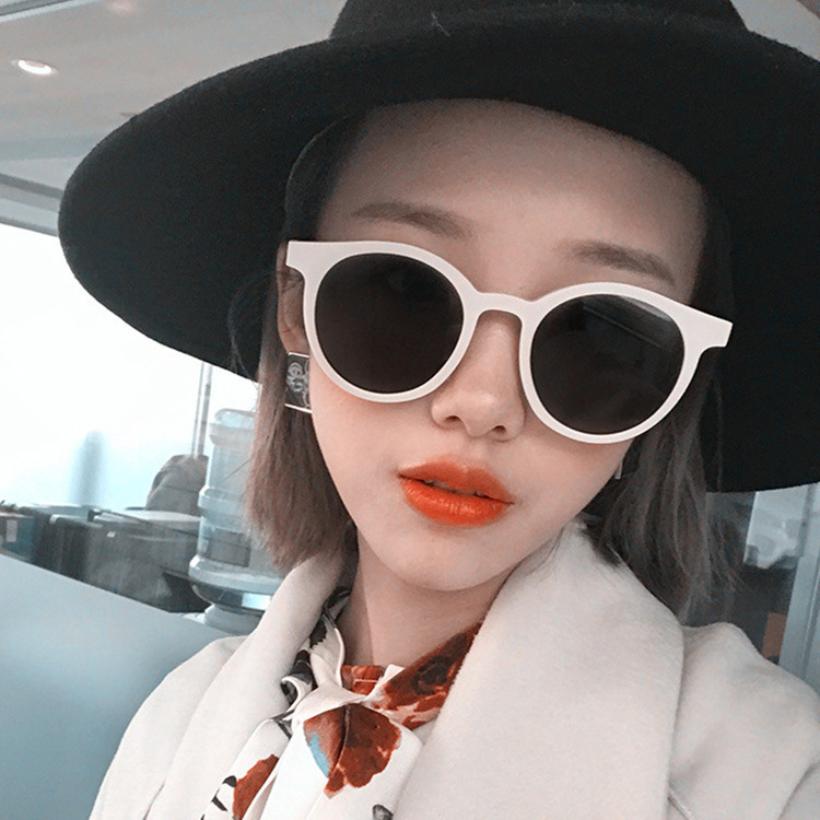 [จัดส่งที่รวดเร็ว]แว่นกันแดด แว่นกันแดด สีแคนดี้ กรอบกลม ใหม่ ย้อนยุค เกาหลี Unisex