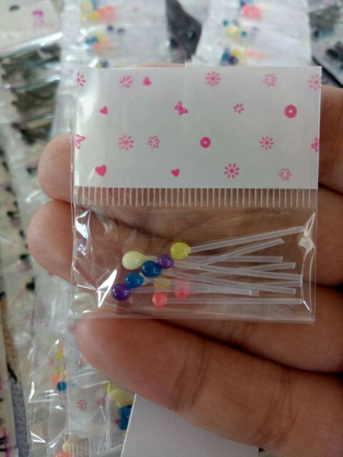 ต่างหูก้านพลาสติกแบบหัวหมุดราคาส่ง แผงละ 50 บาท