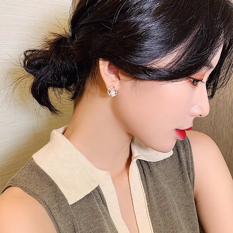 ต่างหูตุ้มหูแบบแป้นหูตาข่ายสีแดงสไตล์เกาหลีใหม่