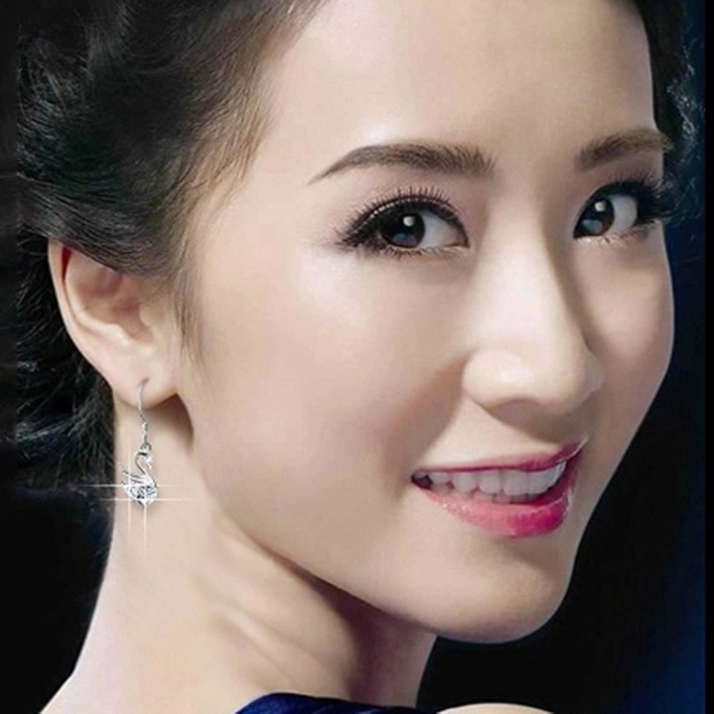 ต่างหูเงินแท้ 92.5% เครื่องประดับแฟชั่นแบบมีเพชร / มุก / คริสตัล สำหรับผู้หญิง
