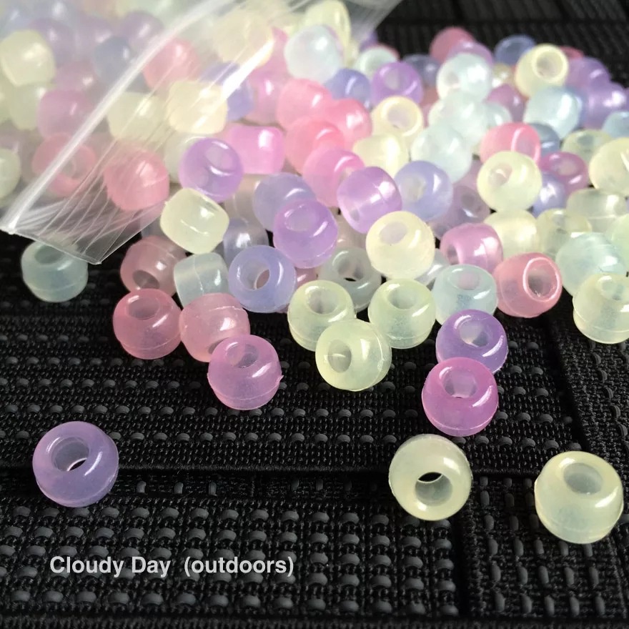 ลูกปัด UV DIY หลวม สําหรับทําเครื่องประดับ 8 มม. เปลี่ยนสี 100 ชิ้น / แพ็ค
