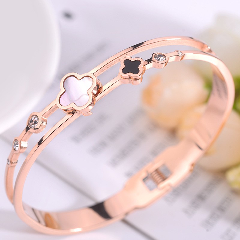 สร้อยข้อมือ เหล็กไทเทเนียม 18K สีโรสโกลด์ แฟชั่นสําหรับผู้หญิง