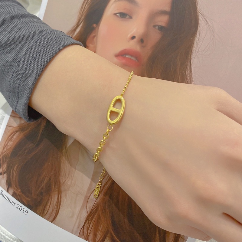 สร้อยข้อมือสแตนเลส ไทเทเนียม เกรด 18K รูปจมูกหมู สีทอง ระดับไฮเอนด์ แฟชั่นสําหรับผู้หญิง