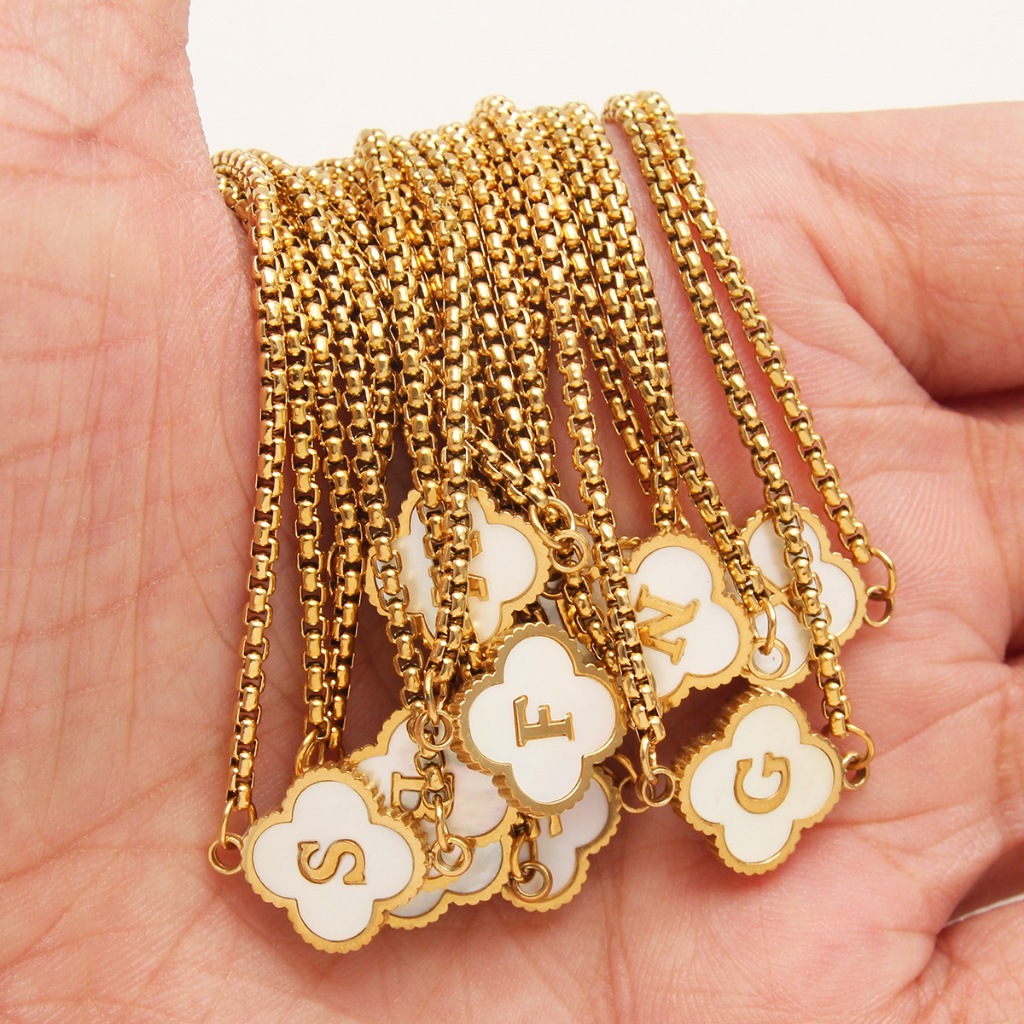 สร้อยข้อมือแฟชั่นจี้อักษรA-Z สีทอง เครื่องประดับ สายปรับได้ ไม่ลอก ไม่ดำ ใส่อาบน้ำได้