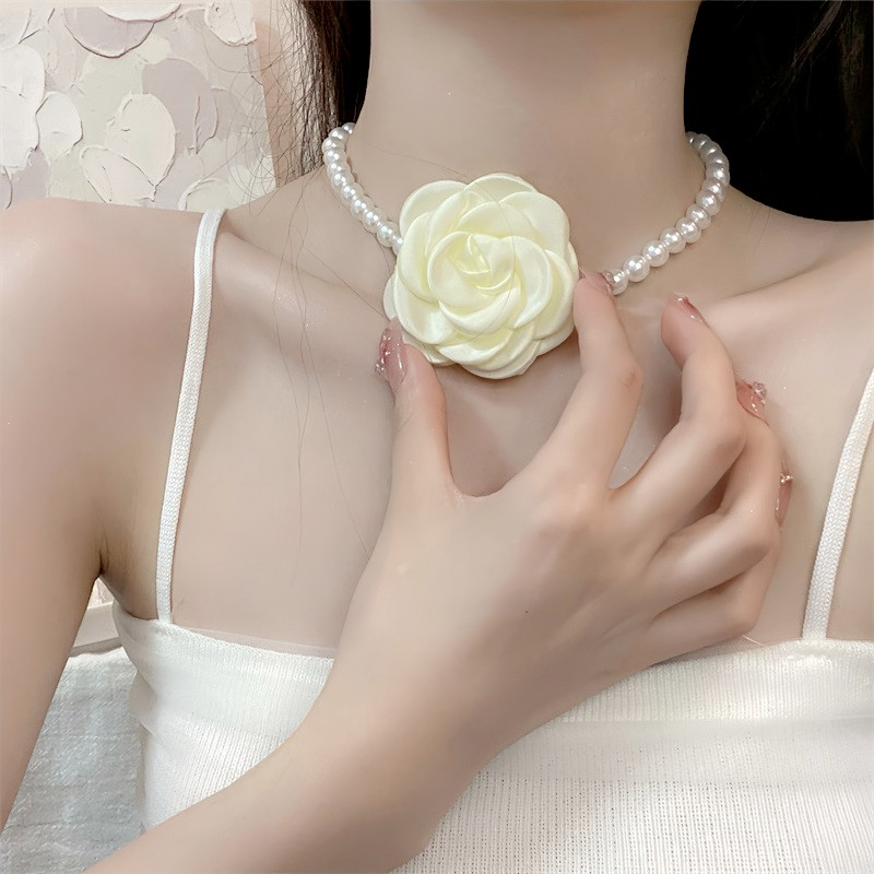 สร้อยคอโซ่ จี้ดอกไม้ ประดับไข่มุก หรูหรา แฟชั่นสไตล์เกาหลีใต้ สําหรับผู้หญิง