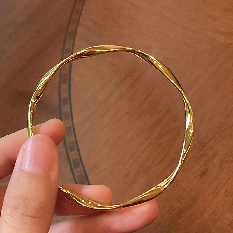สีทอง  หญิง Bracelet  กําไลข้อมือ นําโชค ความรัก เงิน จัดส่งจากประเทศไทย