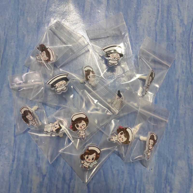 หมุดติดหมวกพยาบาล/ผู้ช่วยพยาบาล ลายน่ารักๆ